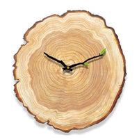 Horloge en rondin de bois, aiguilles en forme de branche