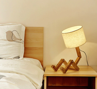 Lampe bonhomme articulé en bois, luminaire design original