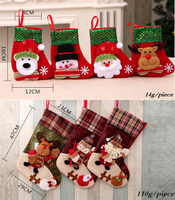 Chaussettes de Noël à accrocher à la cheminée