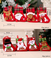 Chaussettes de Noël à accrocher à la cheminée