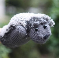 Gants moufles hérissons chauds pour l'hiver. Gants mignons animaux