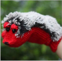 Gants moufles hérissons chauds pour l'hiver. Gants mignons animaux
