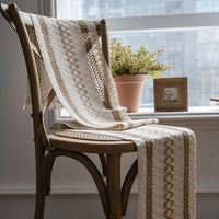 Chemin de table à motifs géométriques et à franges