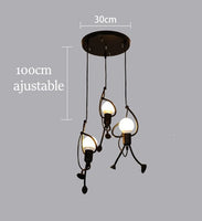 Luminaire design LED, bonhomme qui escalade, plafonnier original et moderne en métal