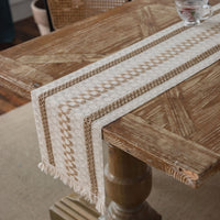 Chemin de table à motifs géométriques et à franges