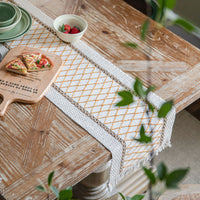 Chemin de table à motifs géométriques et à franges