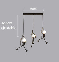 Luminaire design LED, bonhomme qui escalade, plafonnier original et moderne en métal