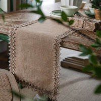 Chemin de table à motifs géométriques et à franges