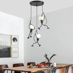 Luminaire design LED, bonhomme qui escalade, plafonnier original et moderne en métal