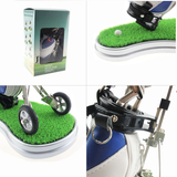 Stylos en forme de clubs de golf dans leur sac à roulettes. Porte crayons mini golf.