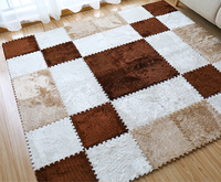 Tapis puzzle DIY à créer soi-même. Carreaux de 30x30cm à ajuster