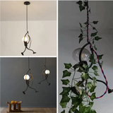 Luminaire design LED, bonhomme qui escalade, plafonnier original et moderne en métal