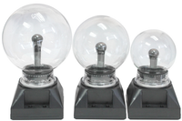 Lampe plasma, globe magique avec éclairs attirés par la main. Sphère lumière plasma