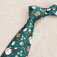 Cravates de Noël rigolotes avec motifs de père noël, bonhomme de neige, sapin, flocons, etc