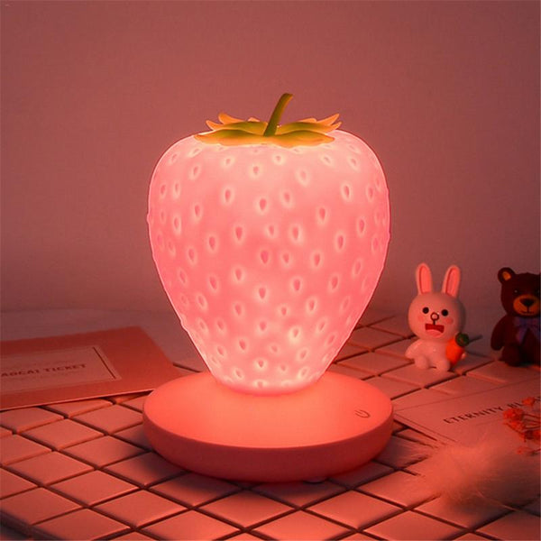 Lampe fraise mignonne à LED. Veilleuse bébé USB, 3 niveaux de luminosité.