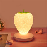 Lampe fraise mignonne à LED. Veilleuse bébé USB, 3 niveaux de luminosité.