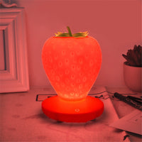 Lampe fraise mignonne à LED. Veilleuse bébé USB, 3 niveaux de luminosité.