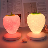 Lampe fraise mignonne à LED. Veilleuse bébé USB, 3 niveaux de luminosité.