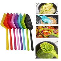 Louche égouttoir. Grosse cuillère pour égoutter les pâtes riz etc en se servant