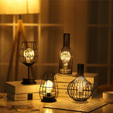 Lampe avec ampoule dans une bouteille ou un verre. Luminaire design métal original et moderne