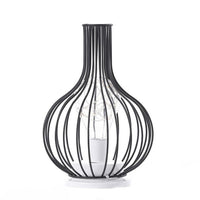 Lampe avec ampoule dans une bouteille ou un verre. Luminaire design métal original et moderne