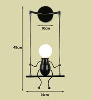 Luminaire design balançoire LED, applique murale originale et moderne, bonhomme minimaliste