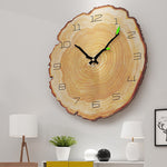 Horloge en rondin de bois, aiguilles en forme de branche