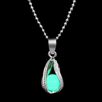 Collier avec pendentif lumineux dans le noir, lune, cœur, chouette, patte de chien
