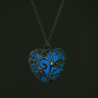 Collier avec pendentif lumineux dans le noir, lune, cœur, chouette, patte de chien
