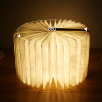 Lampe LED livre ouvert design en bois. Veilleuse rechargeable à LED, 360 degrés