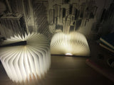 Lampe LED livre ouvert design en bois. Veilleuse rechargeable à LED, 360 degrés