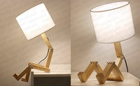 Lampe bonhomme articulé en bois, luminaire design original