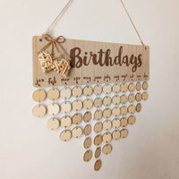 Calendrier d'anniversaires en bois, avec dates et noms à inscrire sous chaque mois