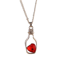 Chaîne avec pendentif cœur dans une bouteille