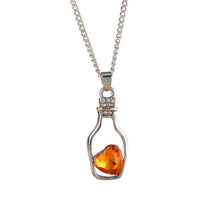 Chaîne avec pendentif cœur dans une bouteille