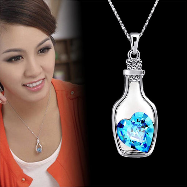 Chaîne avec pendentif cœur dans une bouteille