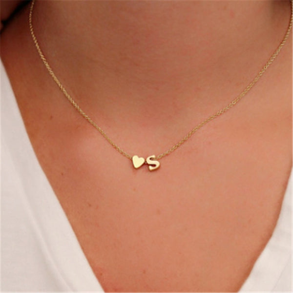 Collier personnalisé avec cœur et la lettre du prénom que vous souhaitez !