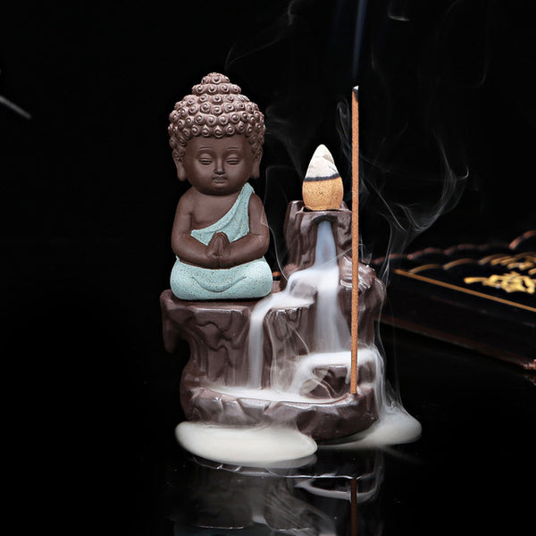 Fontaine d'encens, avec cascade de fumée. Porte encens zen moine bouddha yoga